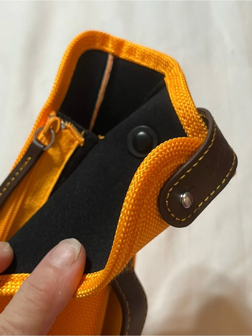 Veuve Clicquot Yellow Champagne Bottle Cooler Carrier 21-Supp